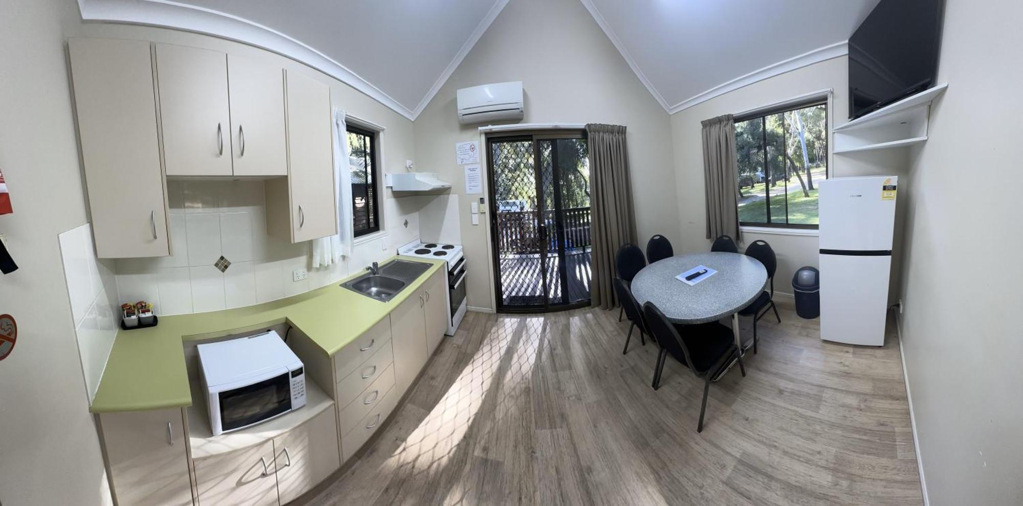 1770 Holiday Village เซเวนทีนเซเวนตี ภายนอก รูปภาพ